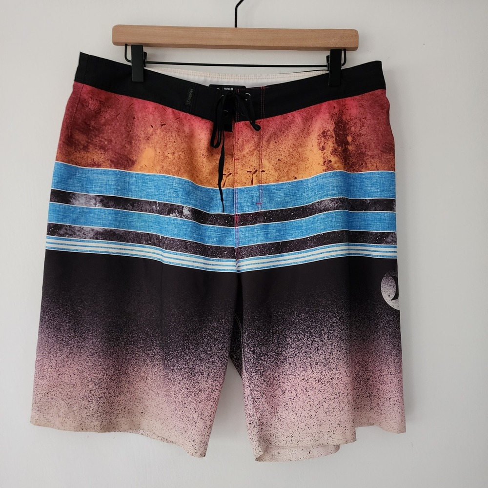 Hurley Board Shorts Men's Size 33 Sunset Stripe Gradient Swim Trunks